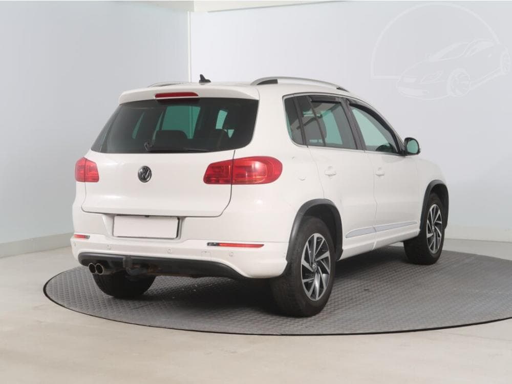 2012 Volkswagen TIGUAN - 5