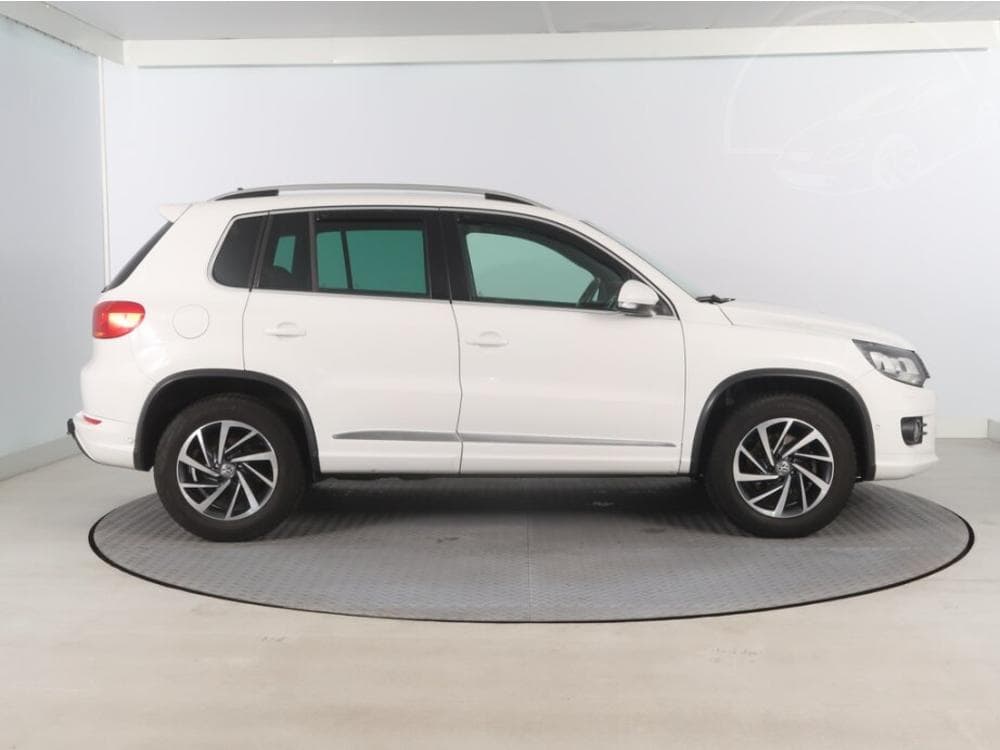 2012 Volkswagen TIGUAN - 6