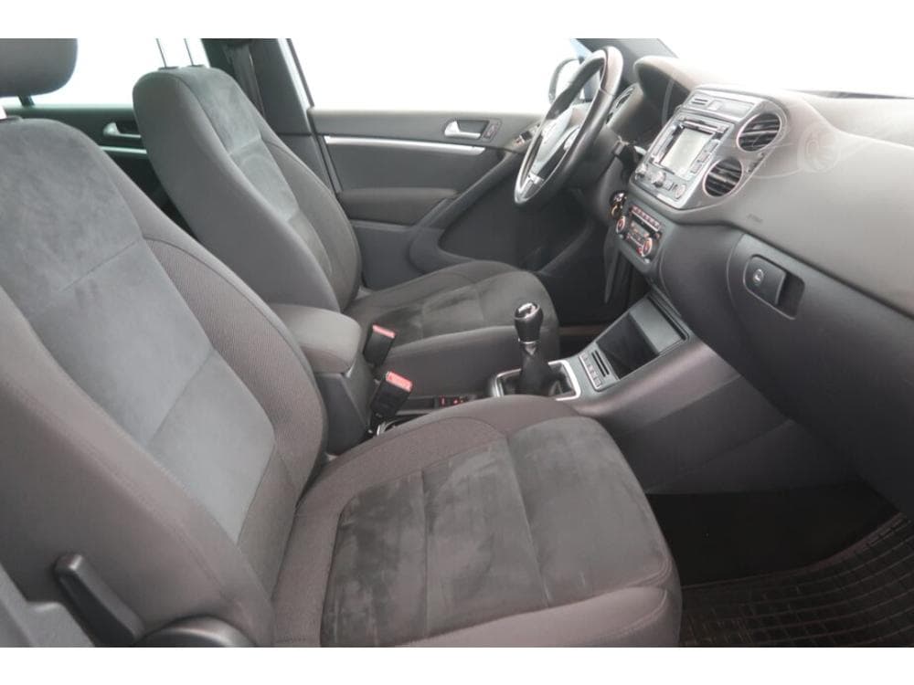 2012 Volkswagen TIGUAN - 9