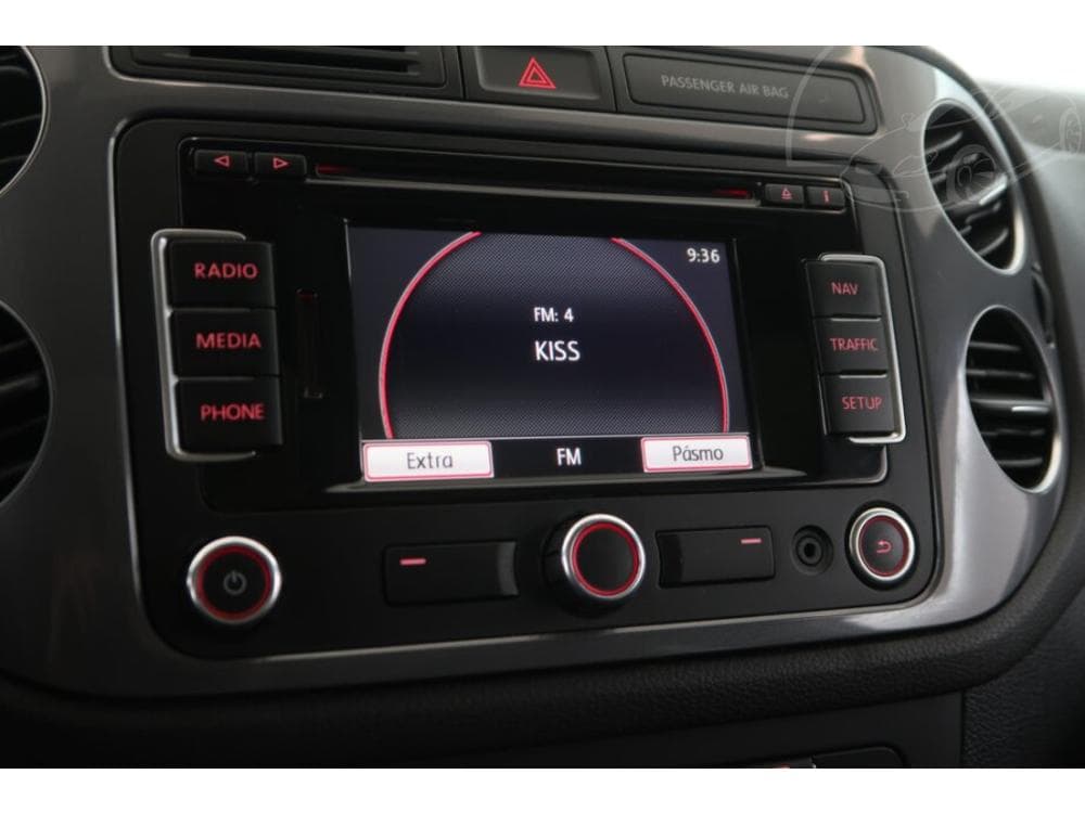 2012 Volkswagen TIGUAN - 12