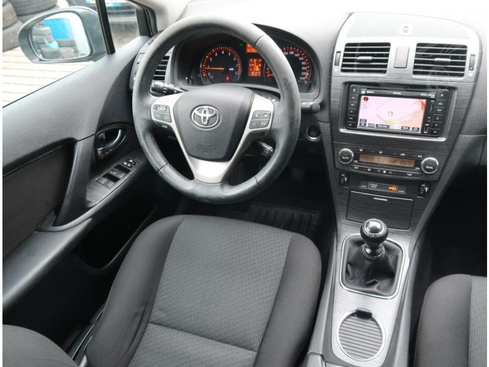 2010 Toyota AVENSIS - 19