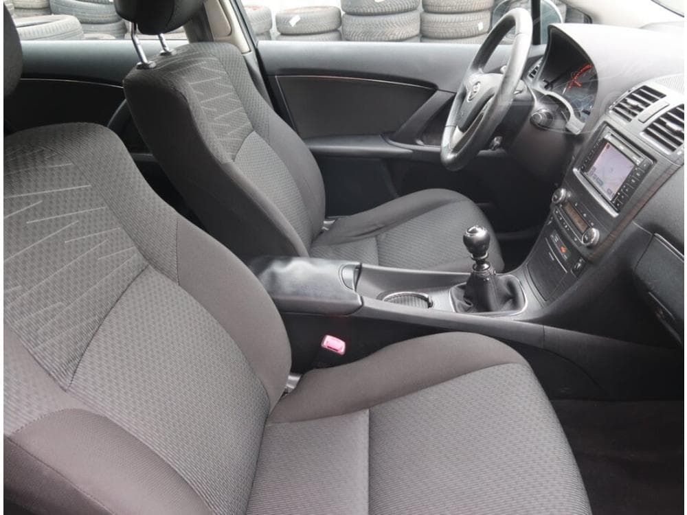 2010 Toyota AVENSIS - 25