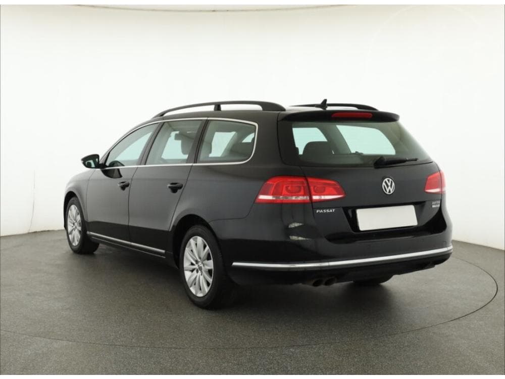 2011 Volkswagen PASSAT - 7