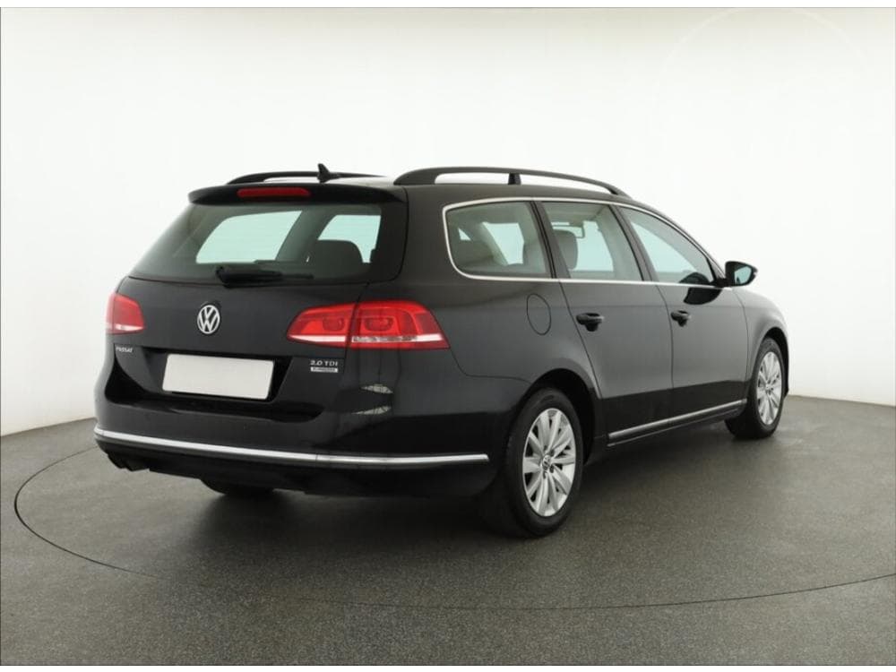 2011 Volkswagen PASSAT - 9