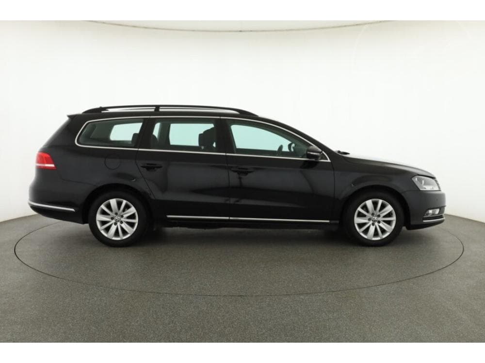 2011 Volkswagen PASSAT - 11