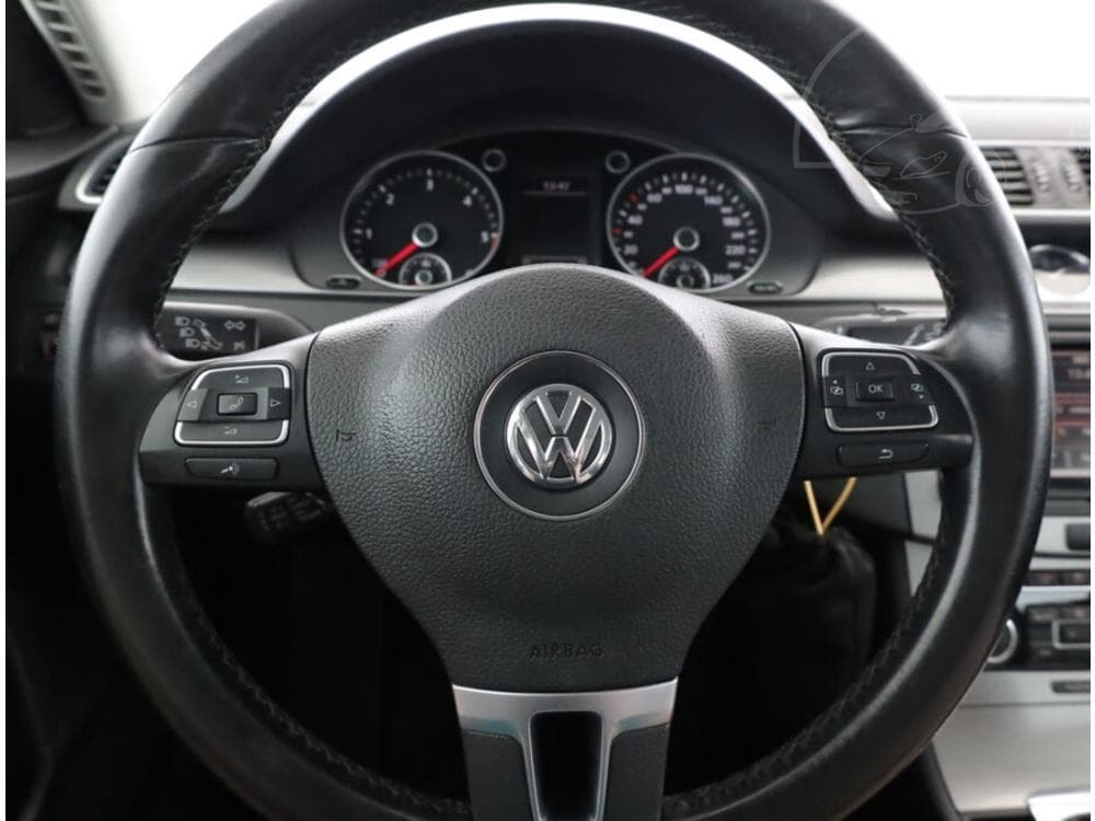 2011 Volkswagen PASSAT - 15