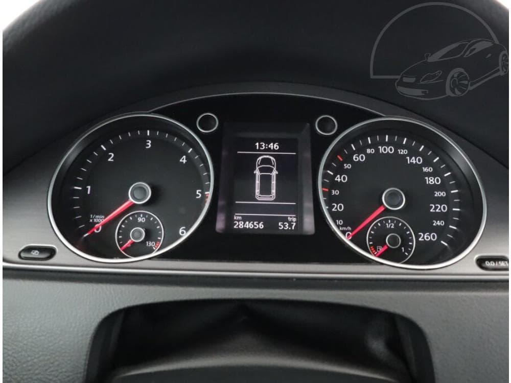 2011 Volkswagen PASSAT - 17