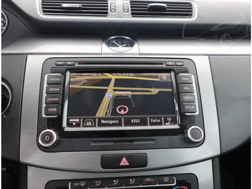 2011 Volkswagen PASSAT - 21