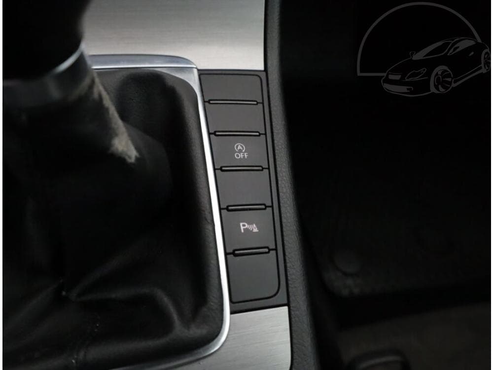 2011 Volkswagen PASSAT - 25