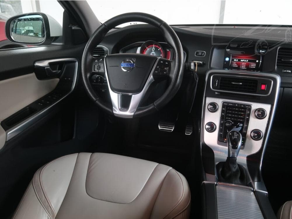 2015 Volvo V60 - 13
