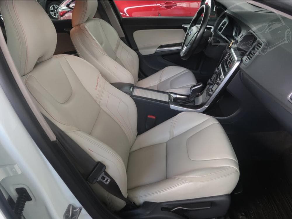 2015 Volvo V60 - 17