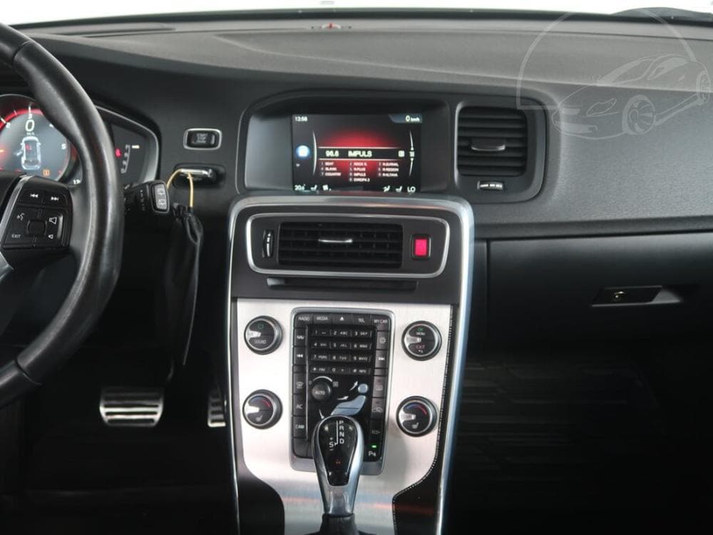 2015 Volvo V60 - 23