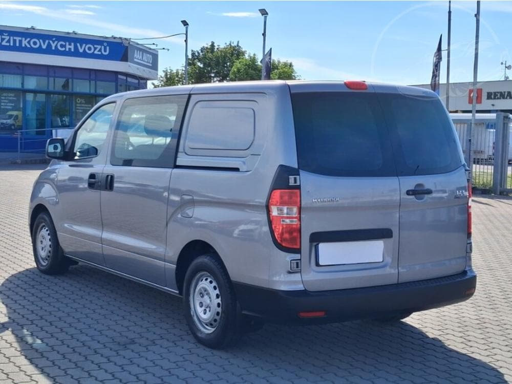 2011 Hyundai H-1 - 7