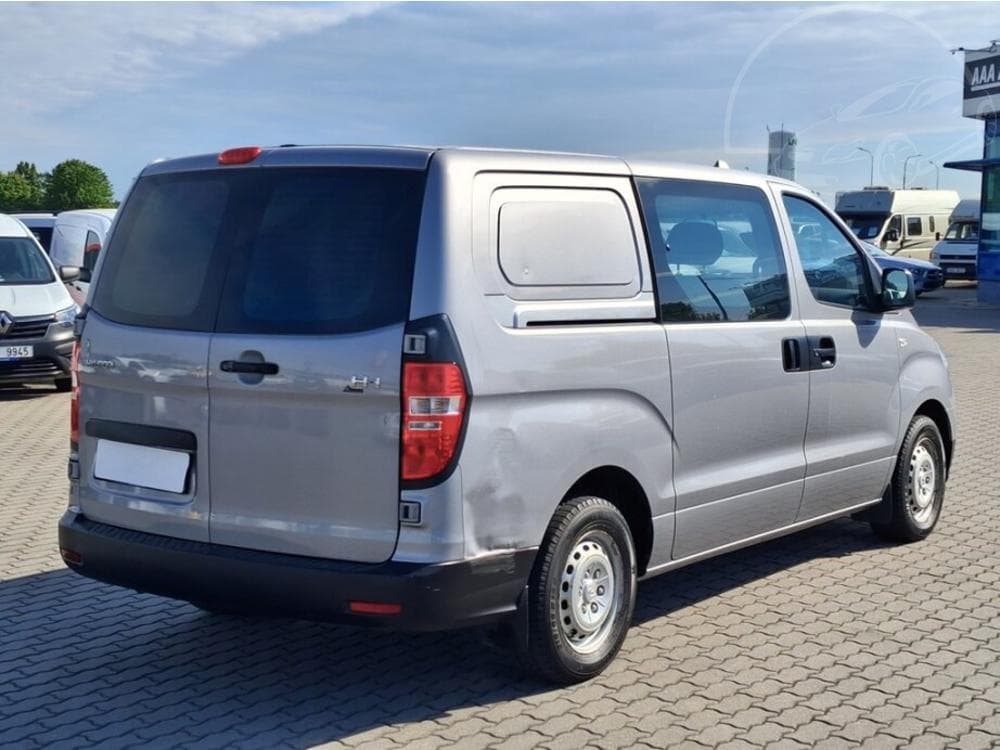 2011 Hyundai H-1 - 9