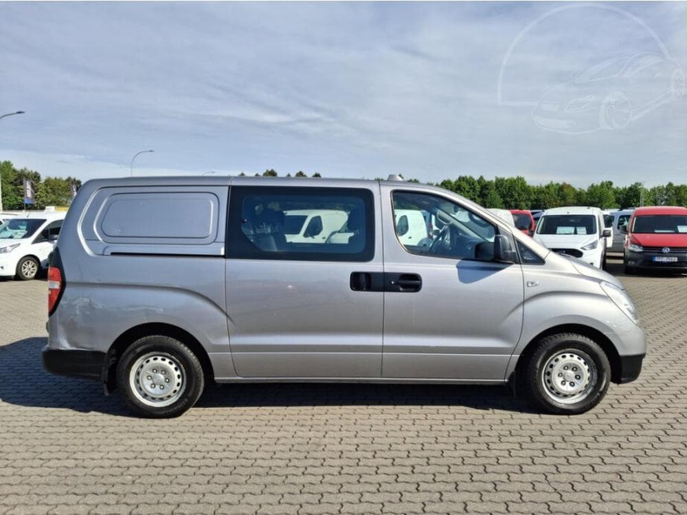 2011 Hyundai H-1 - 11
