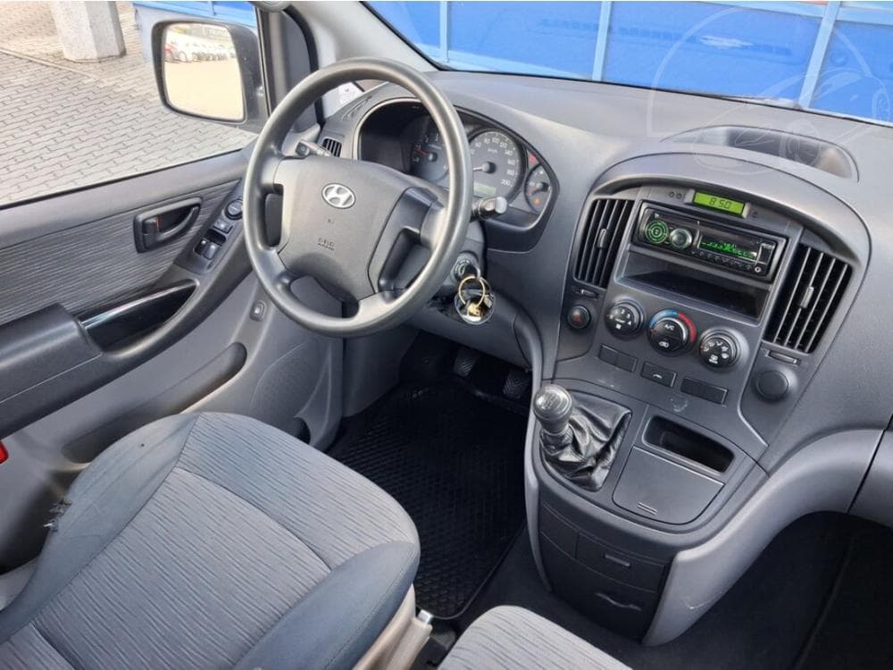 2011 Hyundai H-1 - 13