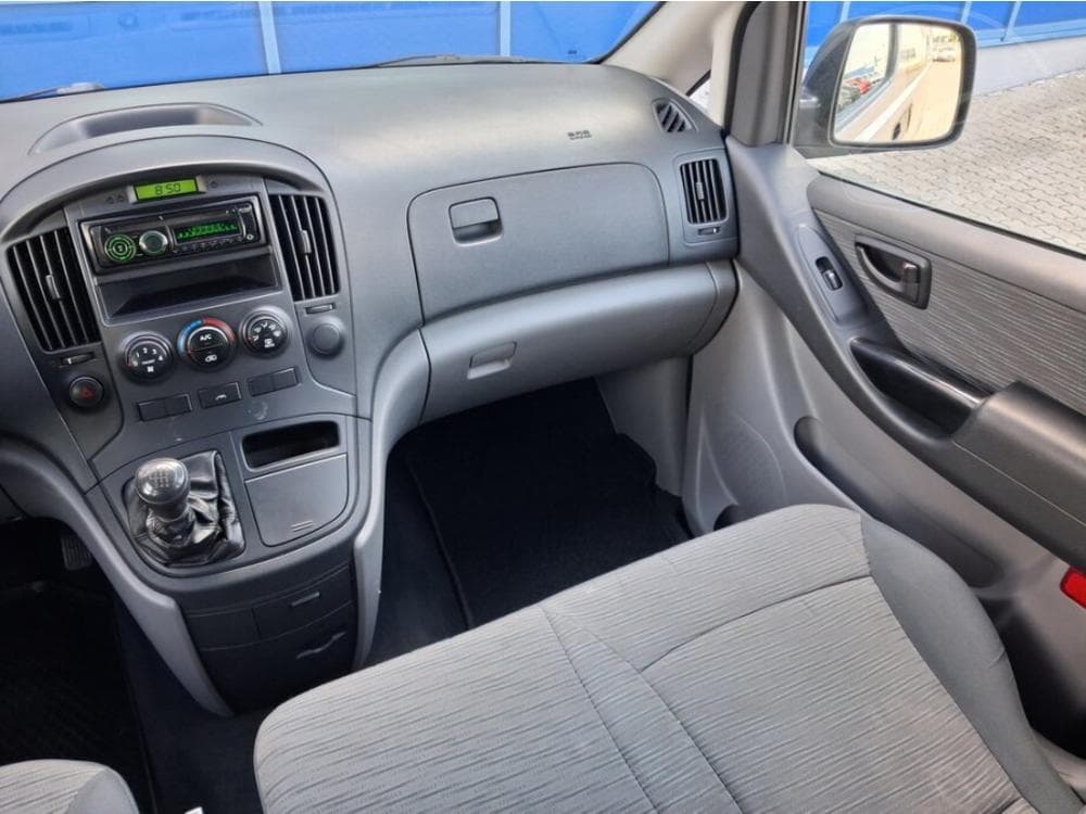 2011 Hyundai H-1 - 15
