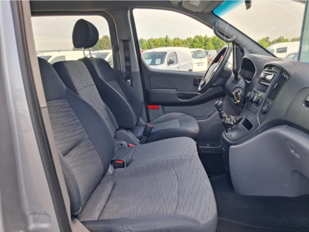 2011 Hyundai H-1 - 17