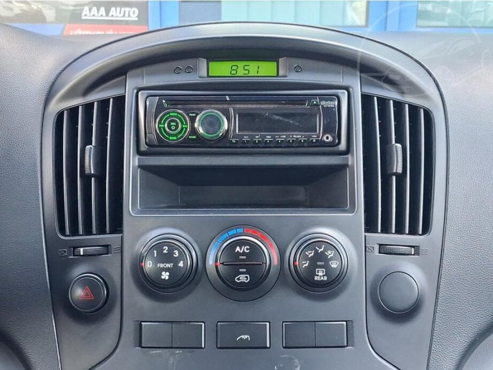 2011 Hyundai H-1 - 23