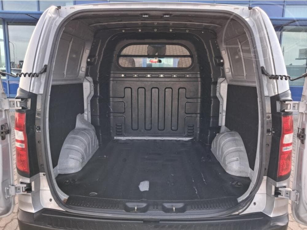 2011 Hyundai H-1 - 25