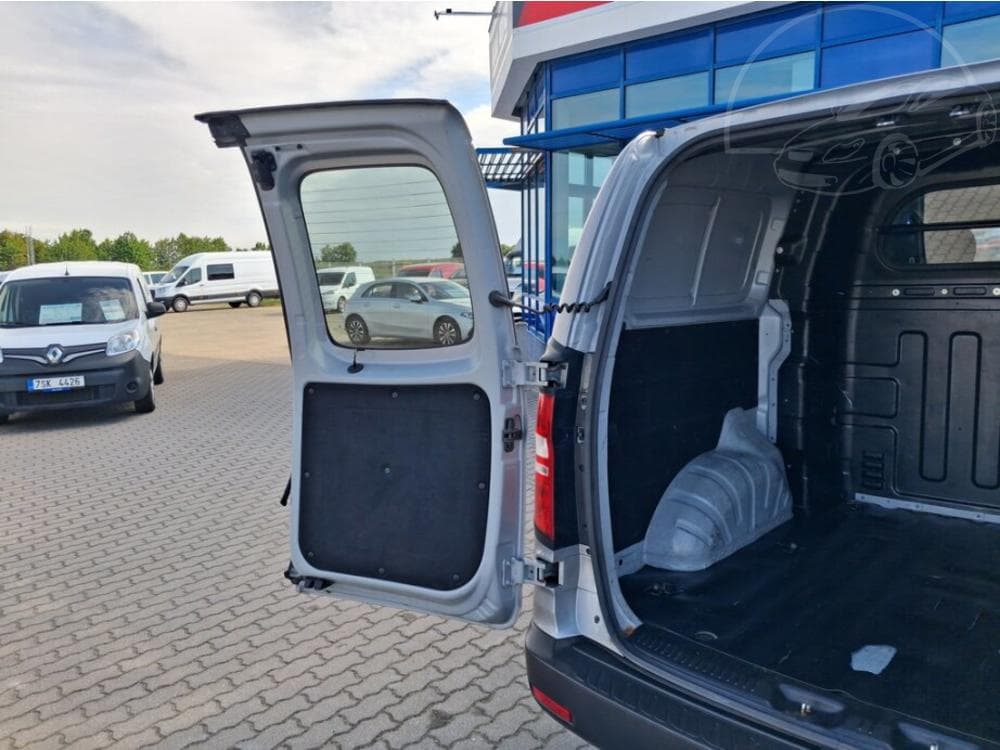 2011 Hyundai H-1 - 27