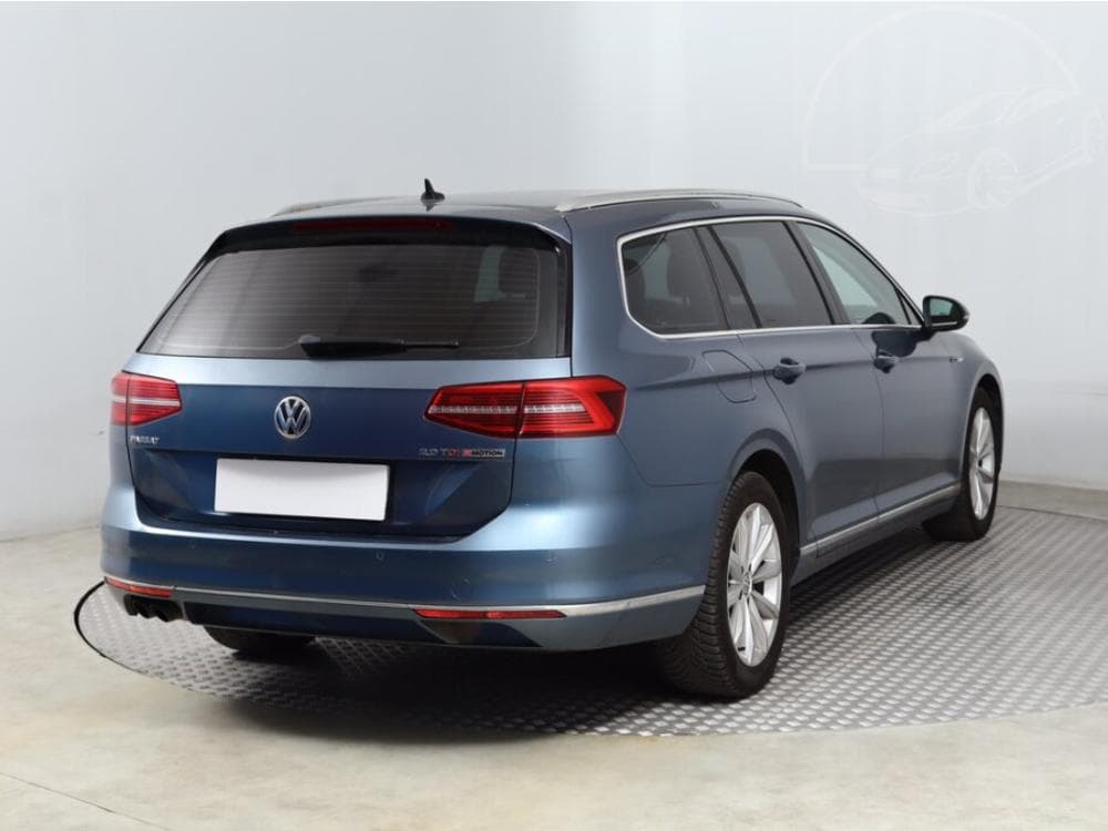 2015 Volkswagen PASSAT - 9