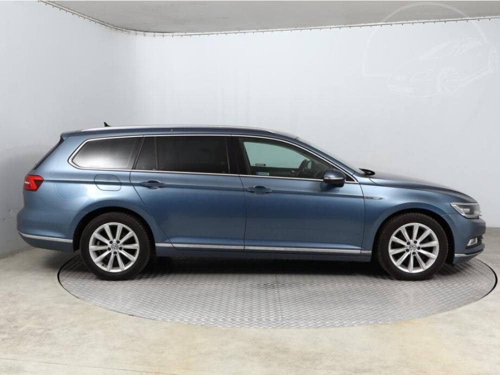2015 Volkswagen PASSAT - 11