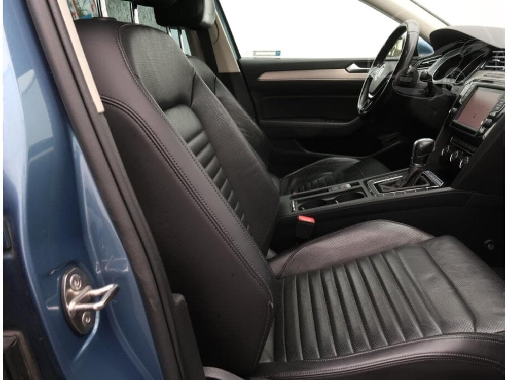 2015 Volkswagen PASSAT - 17