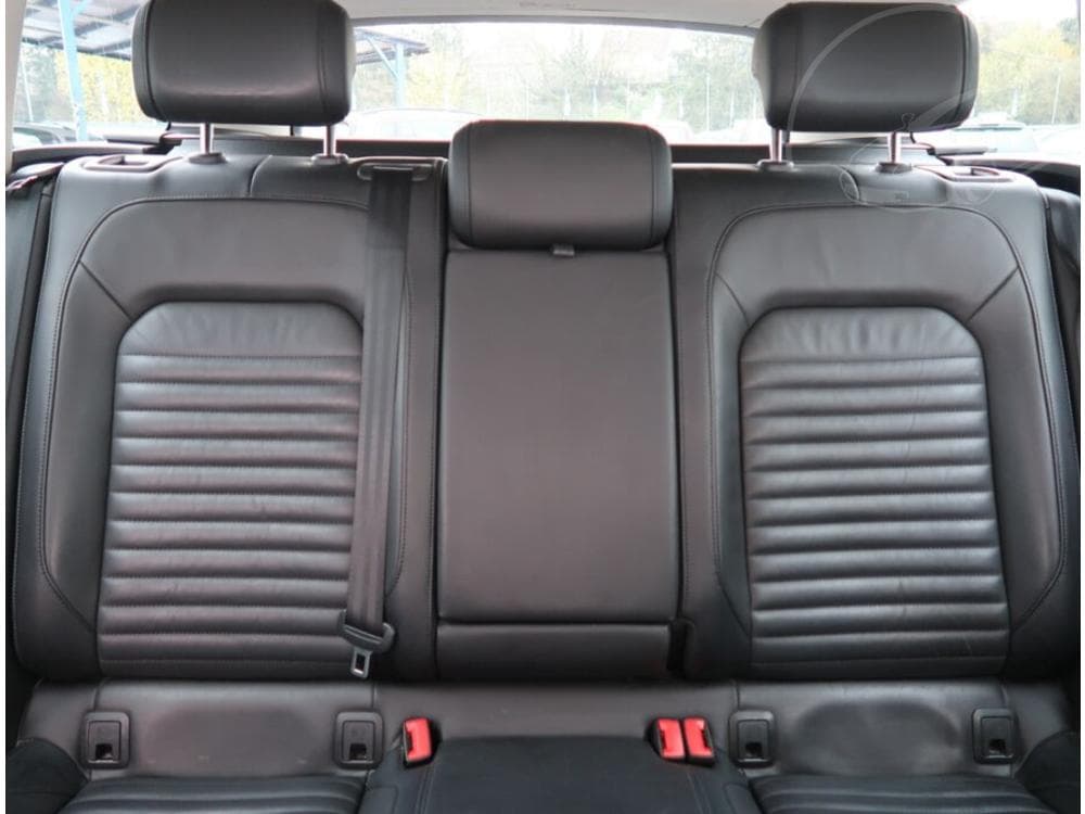 2015 Volkswagen PASSAT - 19