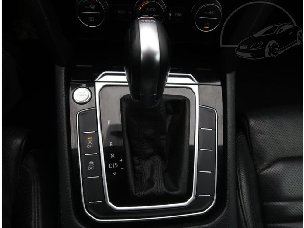 2015 Volkswagen PASSAT - 25
