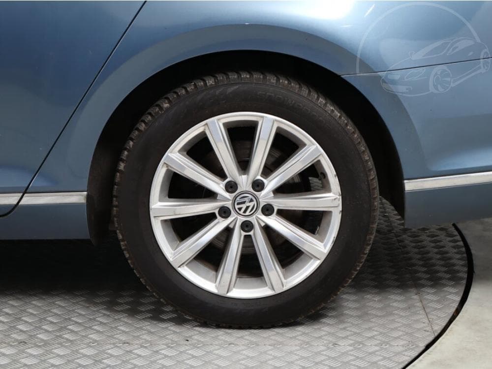 2015 Volkswagen PASSAT - 29
