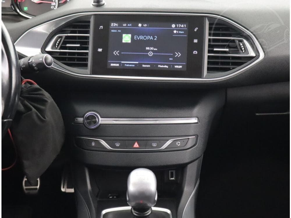 2017 Peugeot 308 - 23