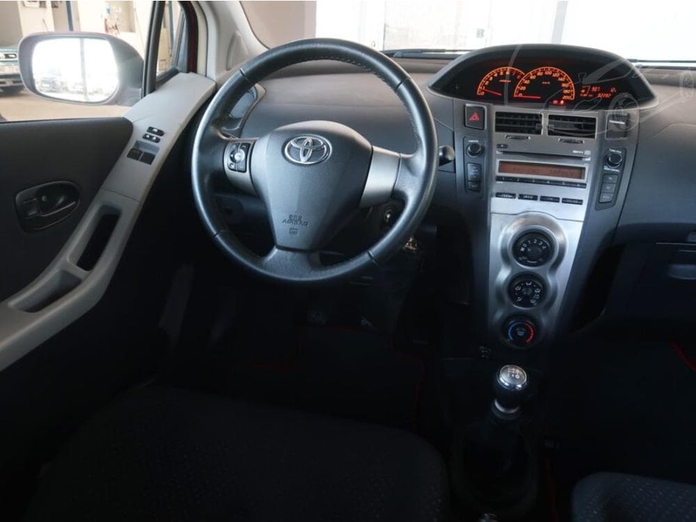 2010 Toyota YARIS - 7