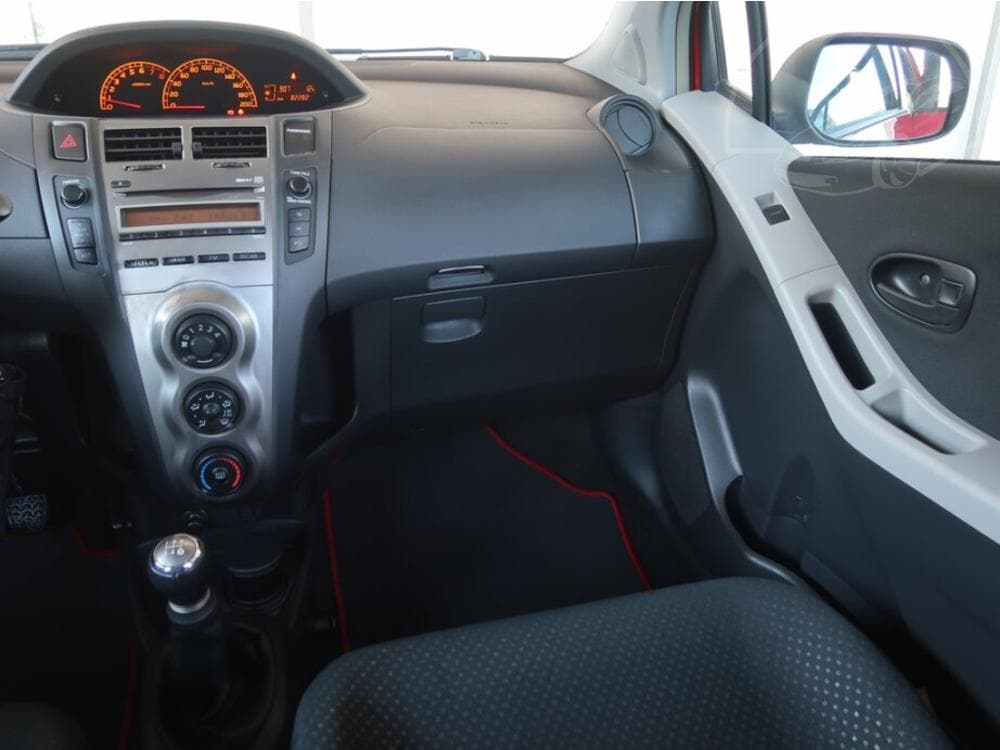 2010 Toyota YARIS - 8