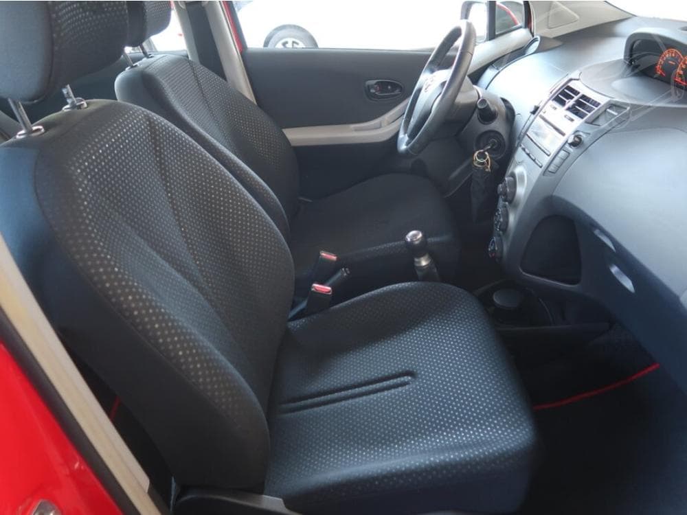 2010 Toyota YARIS - 9