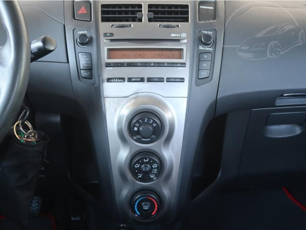 2010 Toyota YARIS - 11