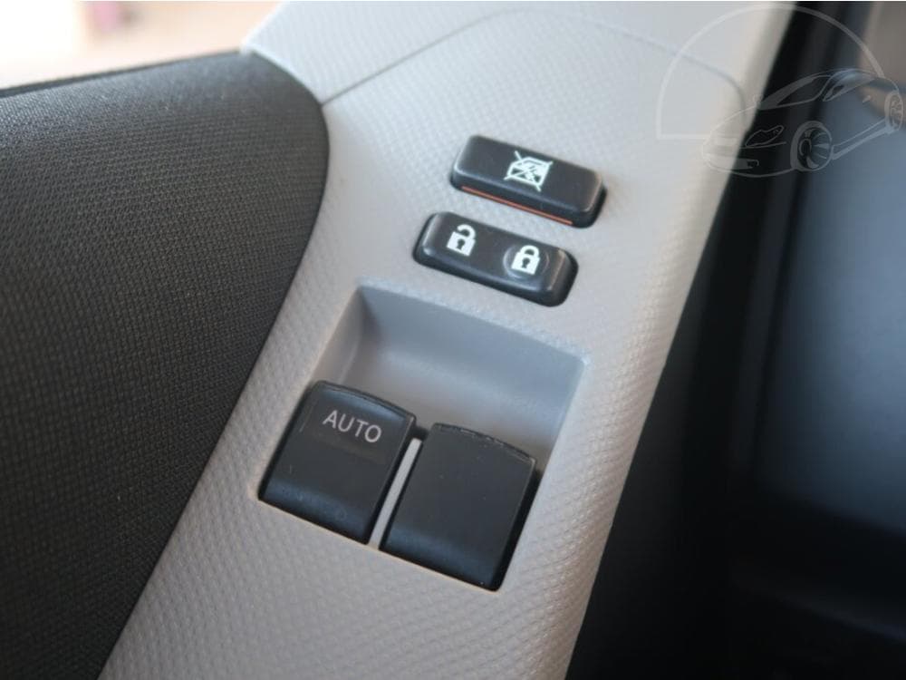 2010 Toyota YARIS - 13