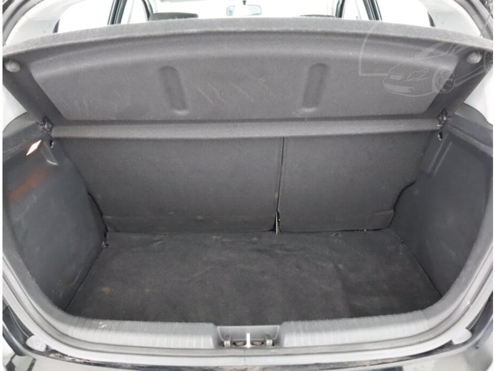 2013 Hyundai i20 - 12