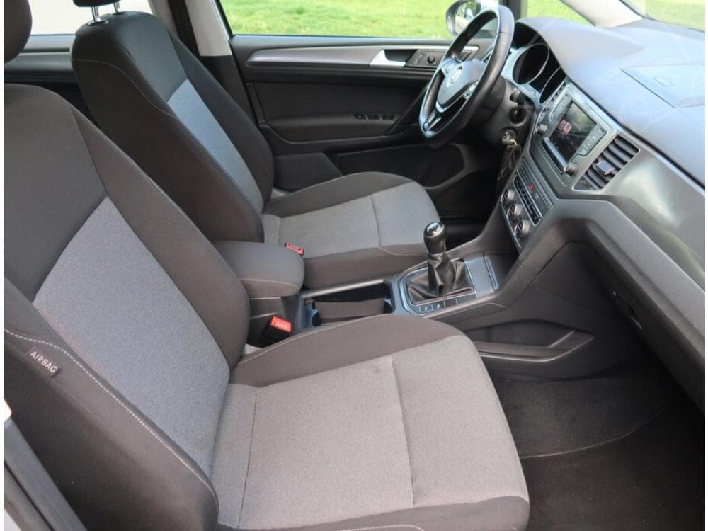 2015 Volkswagen GOLF - 17