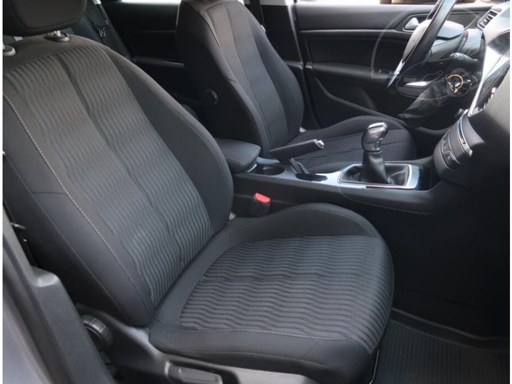 2017 Peugeot 308 - 17