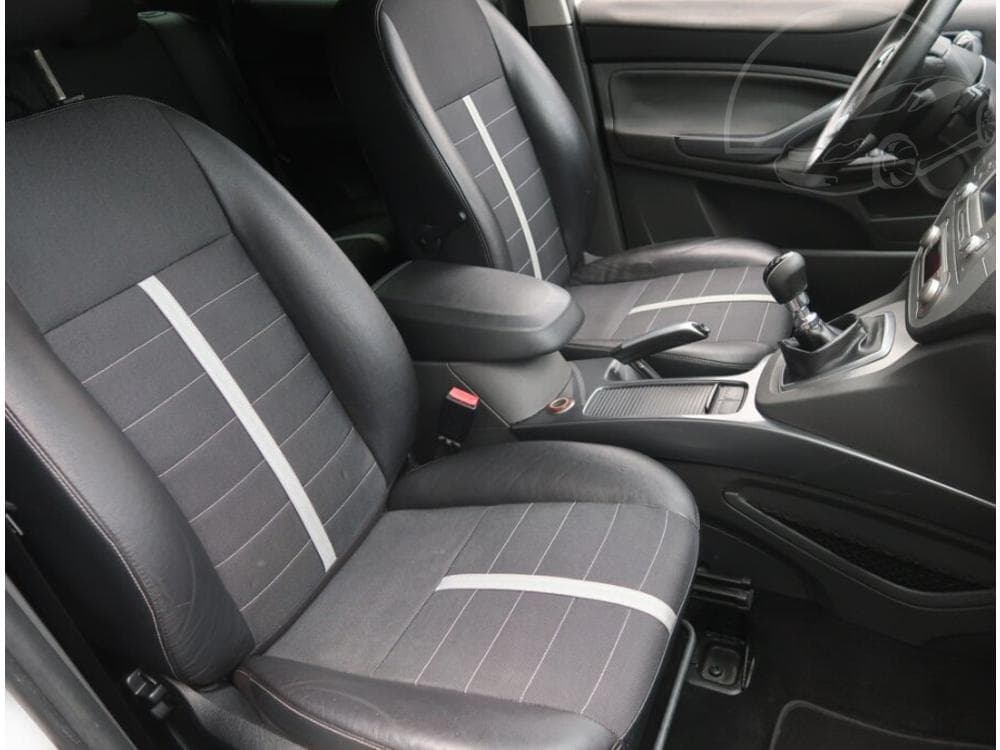 2010 Ford KUGA - 17