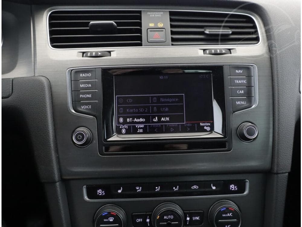 2013 Volkswagen GOLF - 19