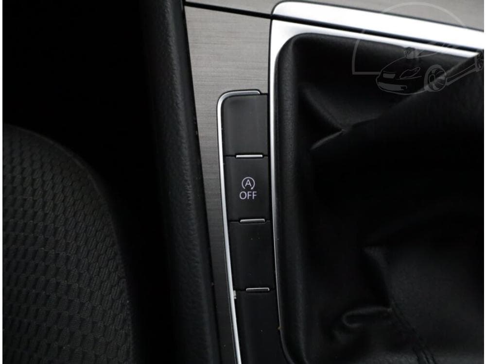 2013 Volkswagen GOLF - 25
