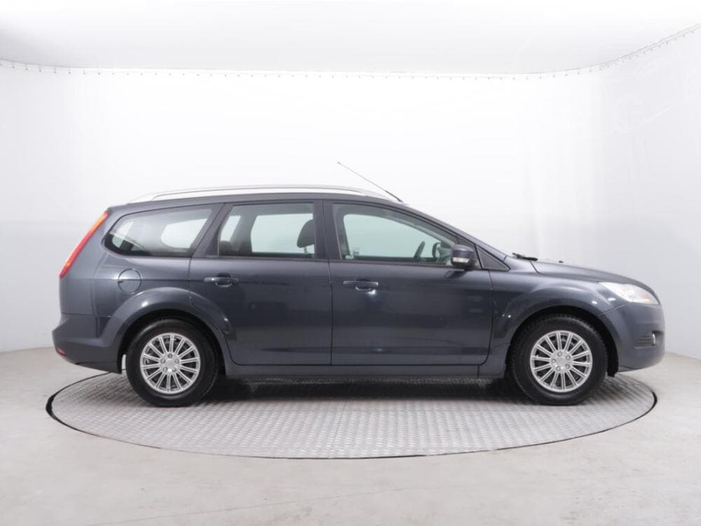 2010 Ford FOCUS - 6