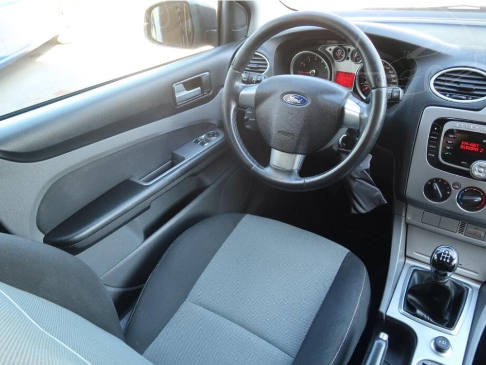 2010 Ford FOCUS - 7
