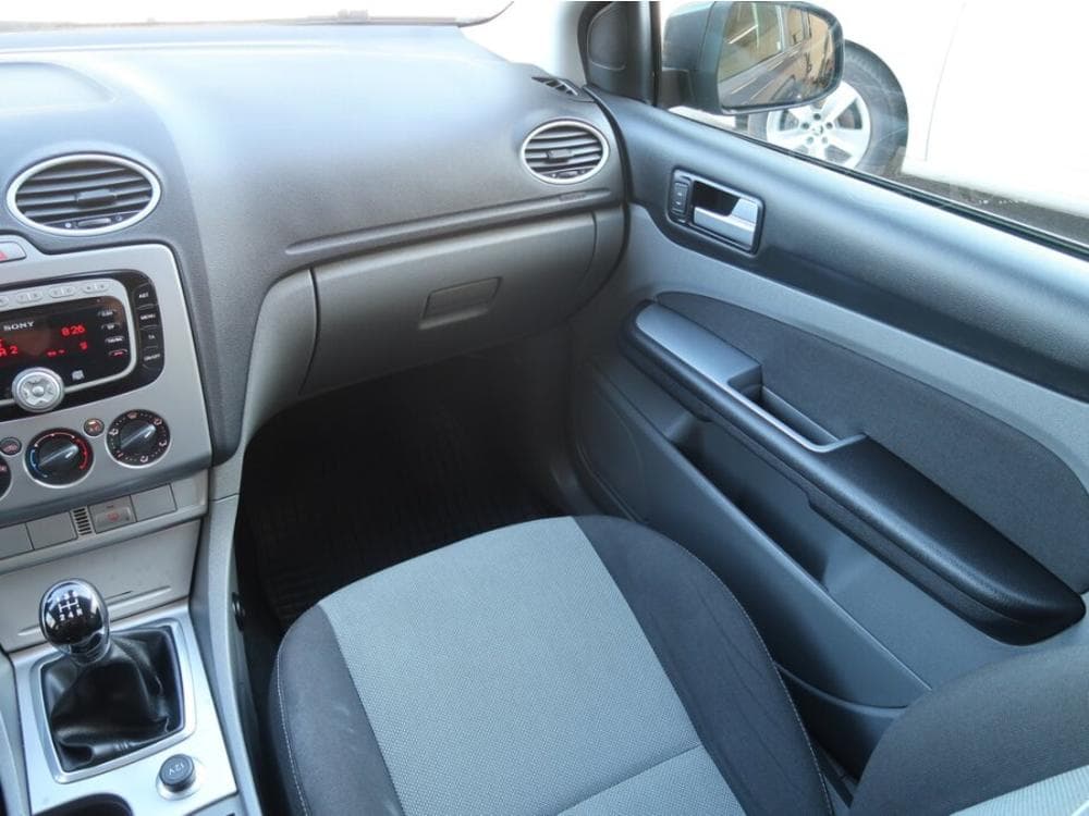 2010 Ford FOCUS - 8