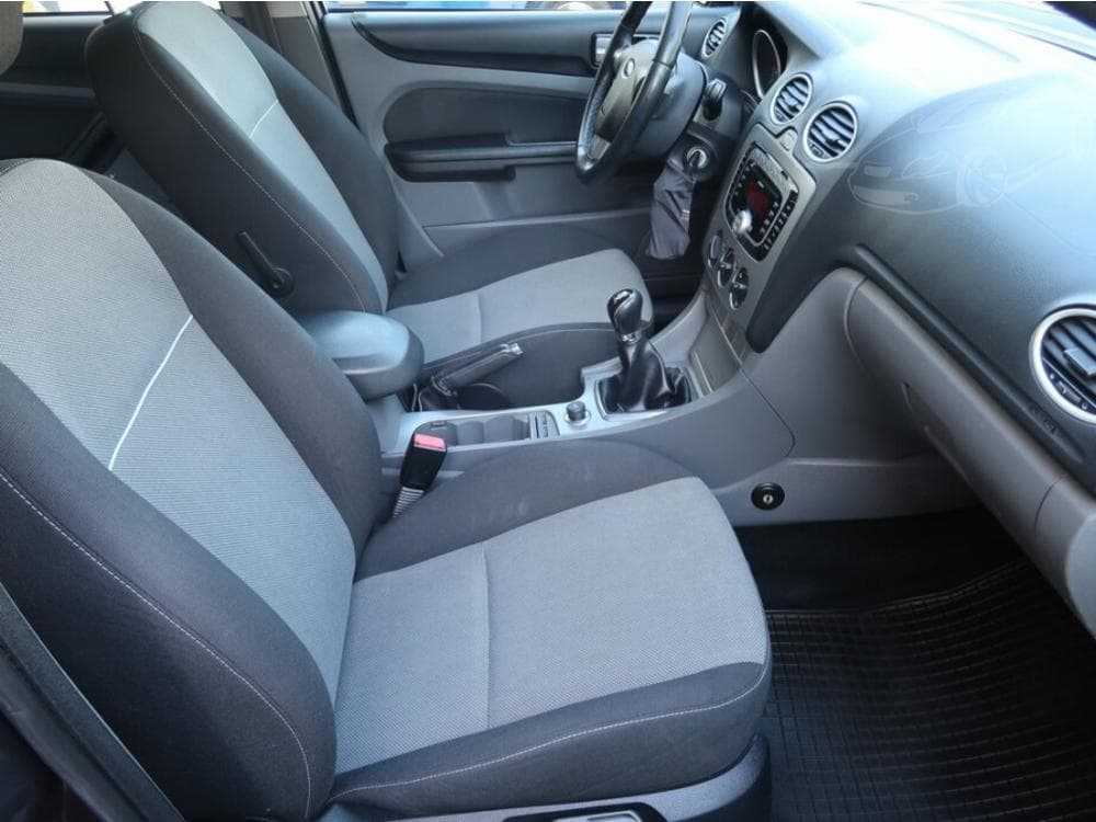 2010 Ford FOCUS - 9