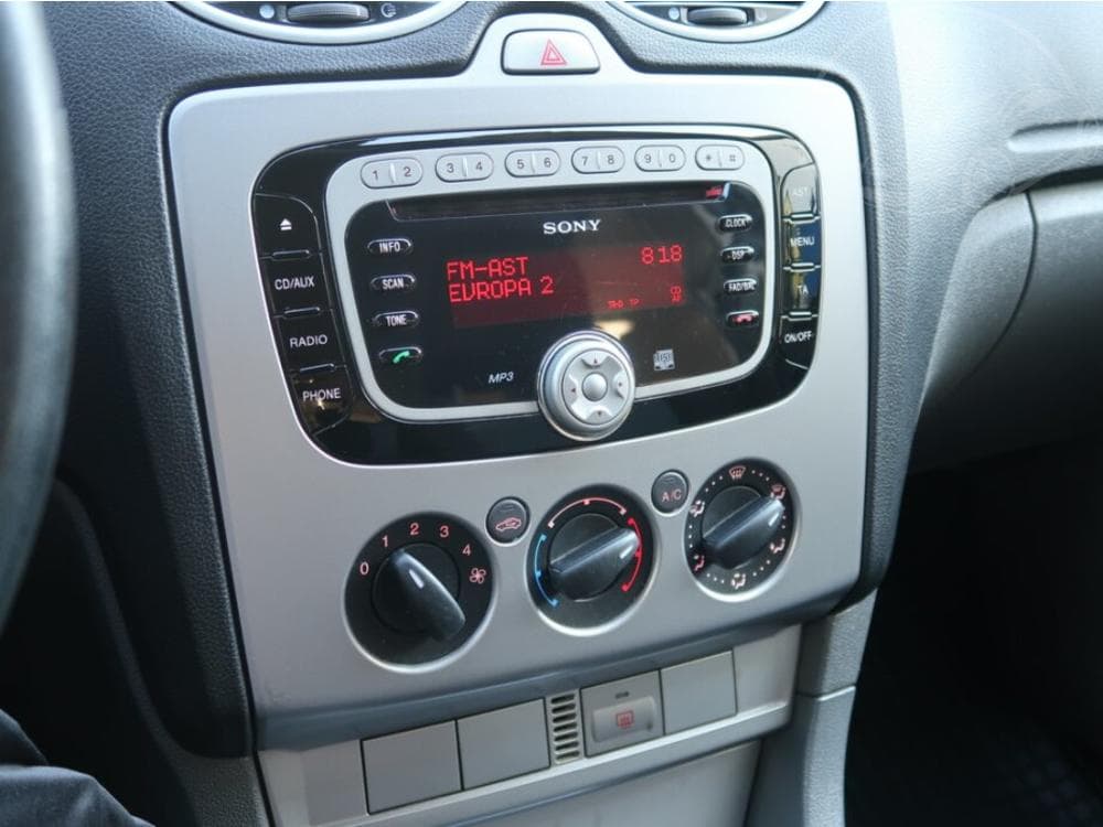 2010 Ford FOCUS - 12