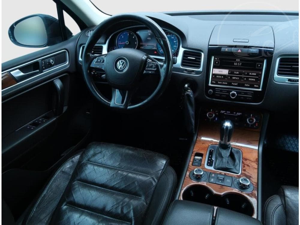 2010 Volkswagen TOUAREG - 13