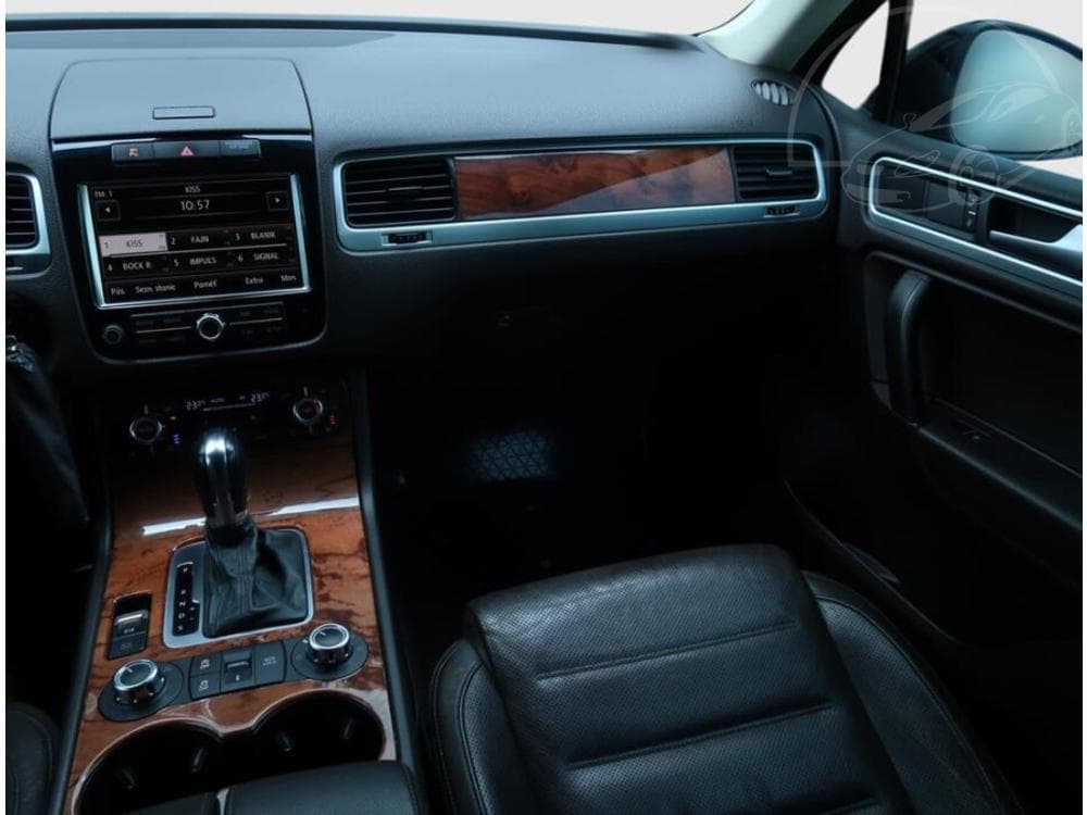 2010 Volkswagen TOUAREG - 15